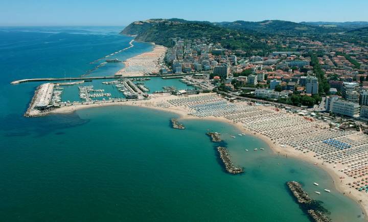 OFFERTA GIUGNO AL MARE A CATTOLICA 2025